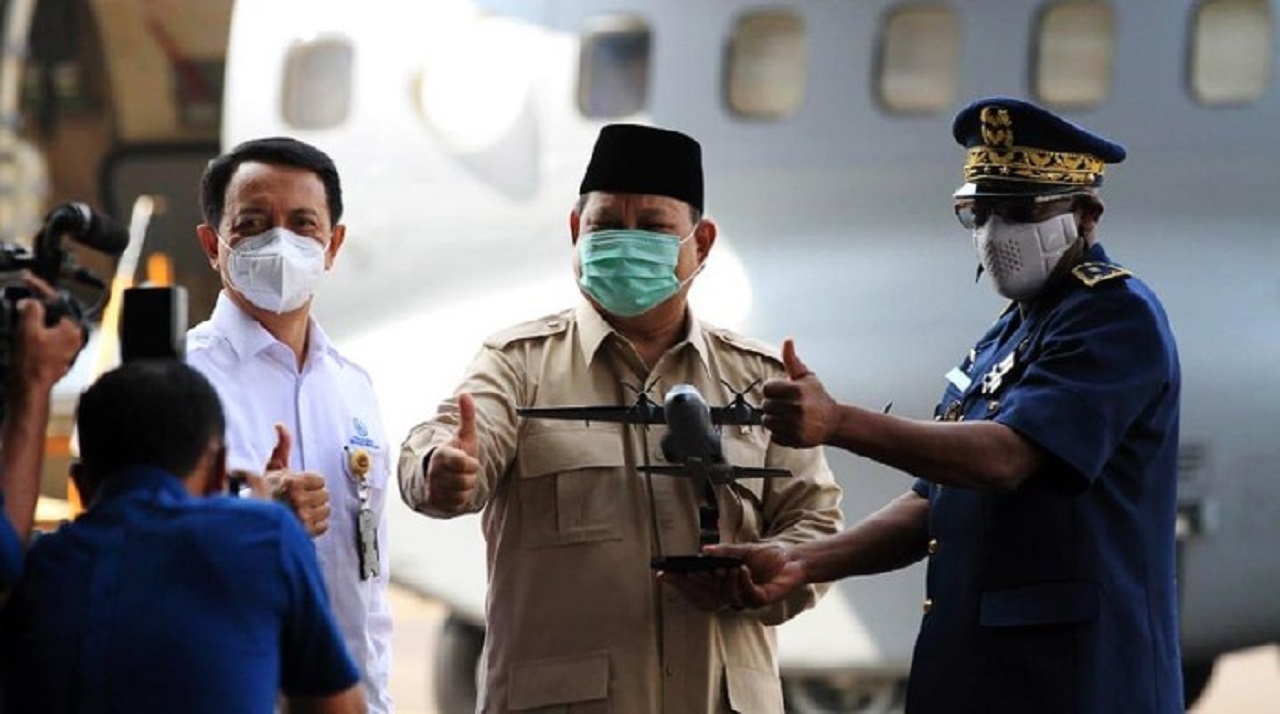 Menhan Prabowo Berikan Beasiswa Bagi Anak Awak KRI Nanggala 402