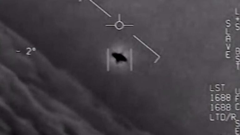 Filmmaker AS Puji Rekaman Video UFO yang Diambil Angkatan Laut AS