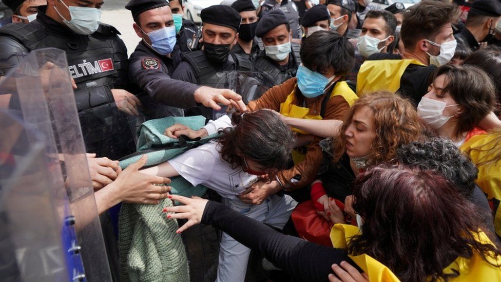 May Day: Ratusan Pengunjuk Rasa Turki Ditangkap