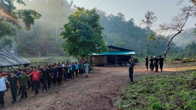 Bergabung dengan Gerakan Pembangkangan Sipil, 125.000 Guru Sekolah Myanmar Diskors