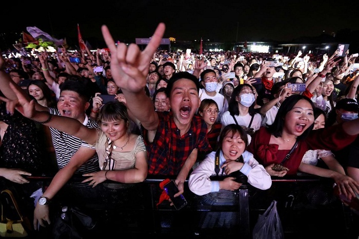 Ribuan Masyarakat Wuhan Bersuka Ria Hadiri Festival Musik