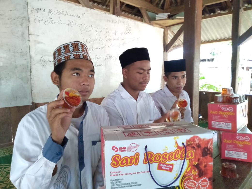 Santri di Gresik Olah Daun Rosela Jadi Minuman, Cocok untuk Suguhan Hari Raya