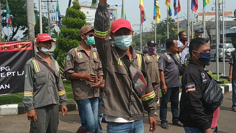 Nasib Buruh K3PG Terkatung-katung, Disnaker Gresik Didesak Carikan Solusi