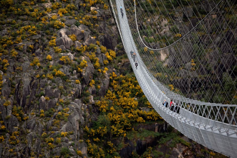 Jembatan Gantung Terpanjang Dunia di Portugal Dibuka