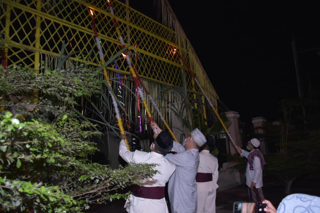 Proses Adat Iringi Tradisi Malam Pasang Lampu "Tumbilotohe" di Rujab Bupati Pohuwato