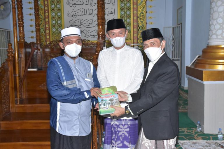 Perdana, Saipul-Nelson Bertemu di Masjid Agung Pohuwato