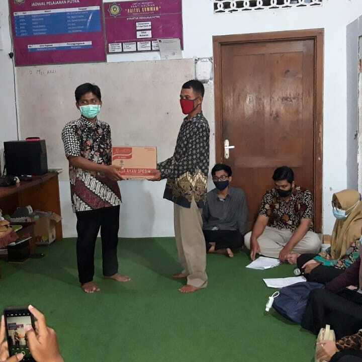 Gerakan Mahasiswa Peduli Yogyakarta Distribusikan Paket Bantuan Bencana Merapi