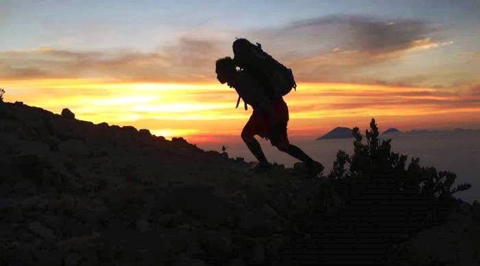 Mendaki Bukit | Catatan Ramadan: Ahmad Erani Yustika
