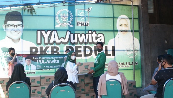 Aksi Melayani Indonesia, Ratna Juwita Bagikan 12.400 Bingkisan Ramadan