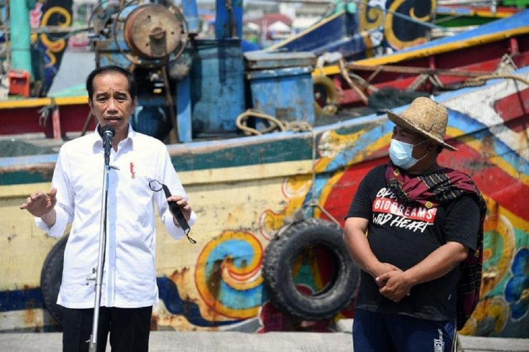 Kunjungi PPDI Brondong, Presiden Jokowi Janji Penuhi Kebutuhan Para Nelayan