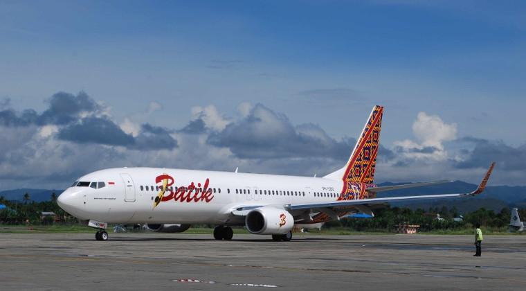 Pesawat Batik Air Tabrak Garbarata Bandara Ngurah Rai