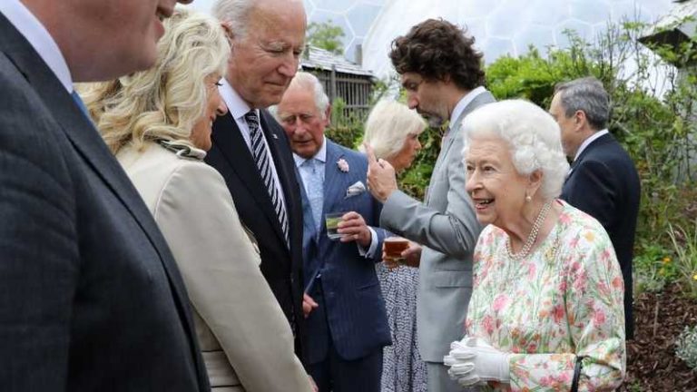 Paska KTT G7, Joe Biden Minum Teh Bersama Ratu Elizabeth II