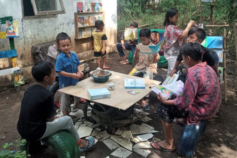Manfaatkan Liburan, Pemuda Probolinggo Dirikan Taman Baca Guna Meningkatkan Minat Baca