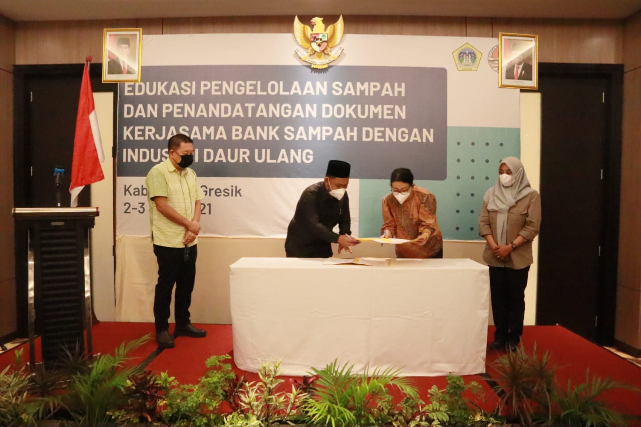 Bank Sampah Gresik dan PT Surabaya Mekabox Teken MoU Kerjasama Kelola Sampah