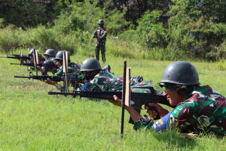 Dandim Loteng Pimpin Pasukan Latihan Menembak di Batalyon A Sat Brimob Polda NTB