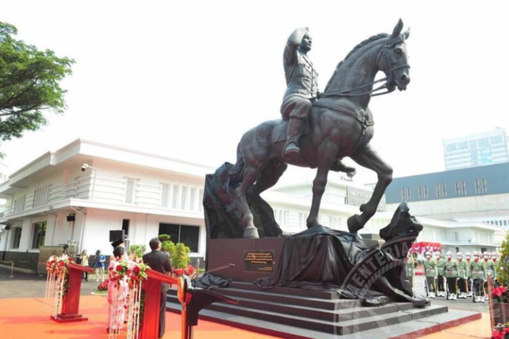Megawati dan Prabowo Resmikan Patung Bung Karno di Kemenhan