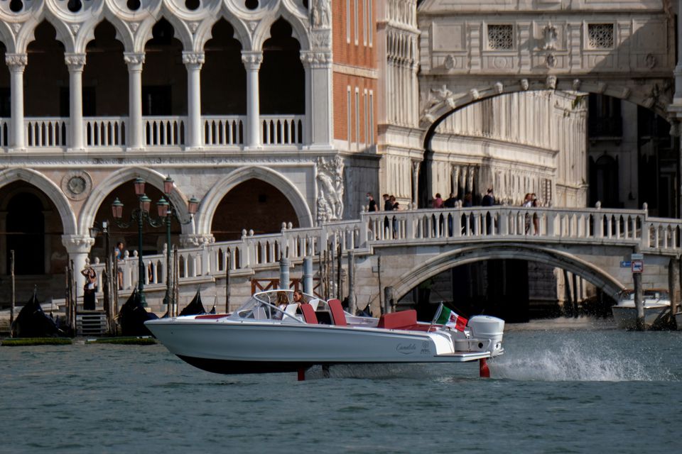 Perahu Terbang Swedia untuk Selamatkan Venesia dari Ombak