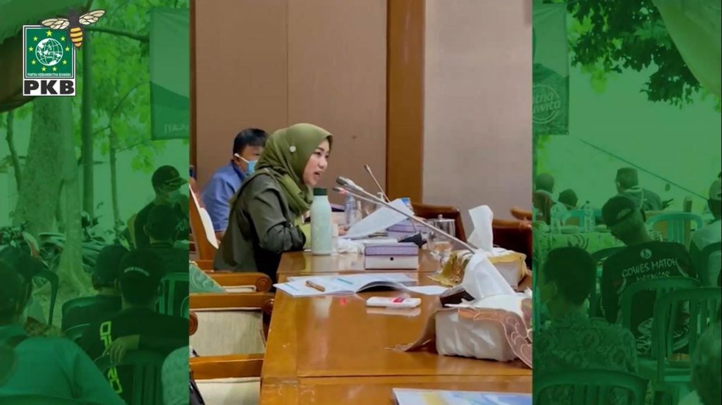 Hasil Perjuangan Ratna Juwita, Jaringan Listrik Dusun Mangkung Mulai Dipasang