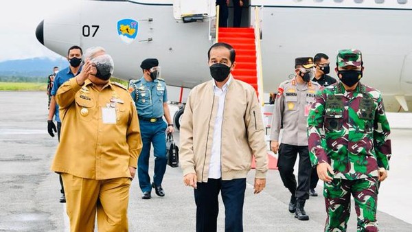 Kunjungi Kendari, Jokowi Tinjau Penanganan Covid-19 dan Hadiri Pembukaan Munas VIII Kadin