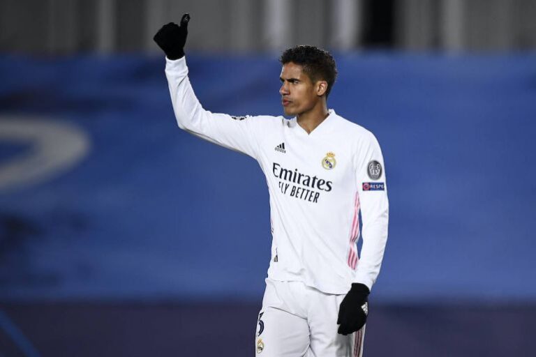 Resmi, Raphael Varane Berlabuh ke Manchester United