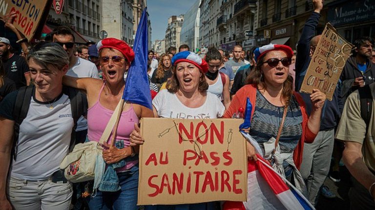 Pusat Vaksinasi di Prancis Dijarah Demonstran