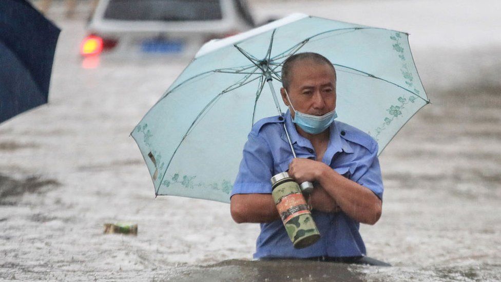 Banjir di China: 12 Orang Tewas dan 100.000 Lainnya Dievakuasi