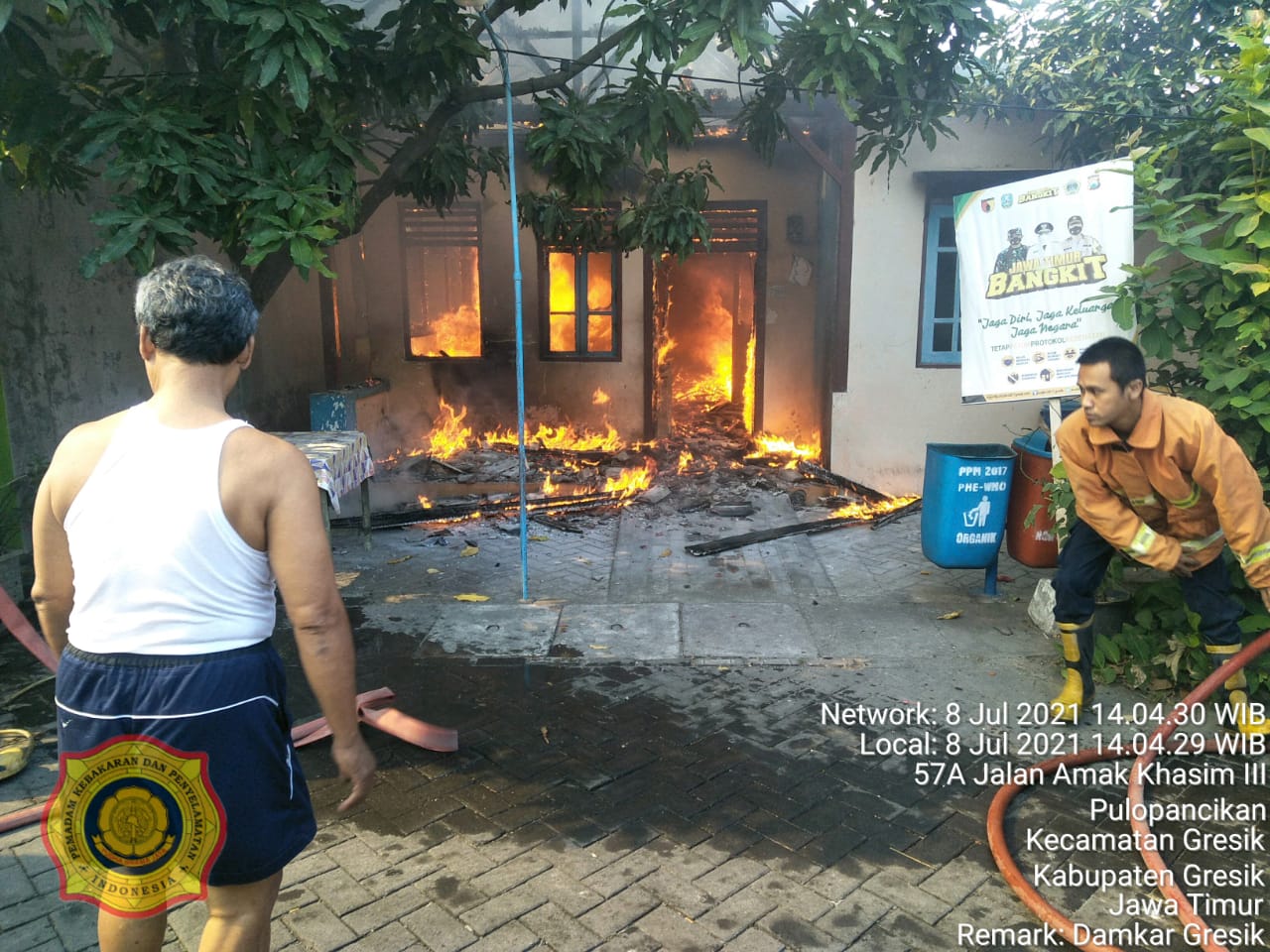 Diduga Tabung Elpiji Bocor, Rumah Warga Gresik di Pemukiman Padat Penduduk Ludes Terbakar