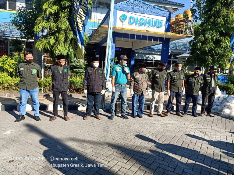 IWNU dan Lazisnu Gandeng Dishub Gresik, Tebar 200 Paket Sembako untuk Ojol dan Sopir Angkot