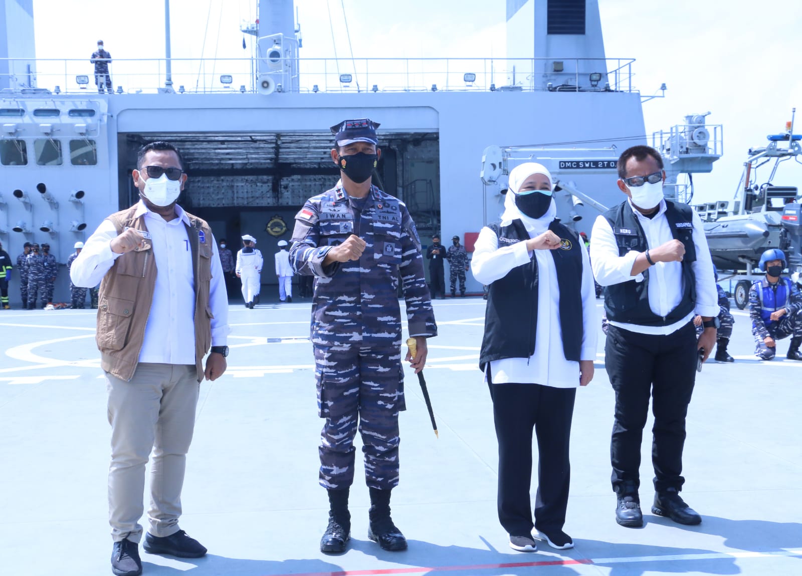 Bawa 323 Personel Nakes, TNI AL Lakukan Serbuan 10 Ribu Dosis Vaksin di Pulau Bawean Gresik