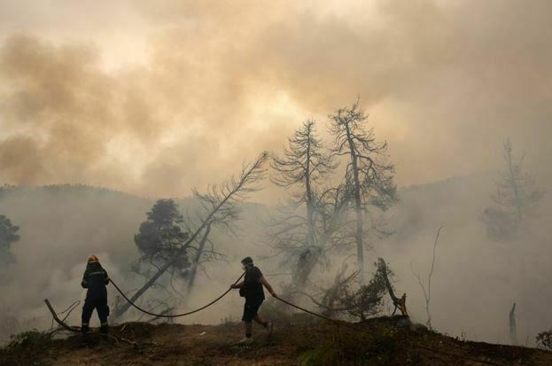 ‘Pemadam Kebakaran Terbesar’ Dikerahkan Uni Eropa untuk Bantu Kebakaran Hutan di pulau Evia Yunani