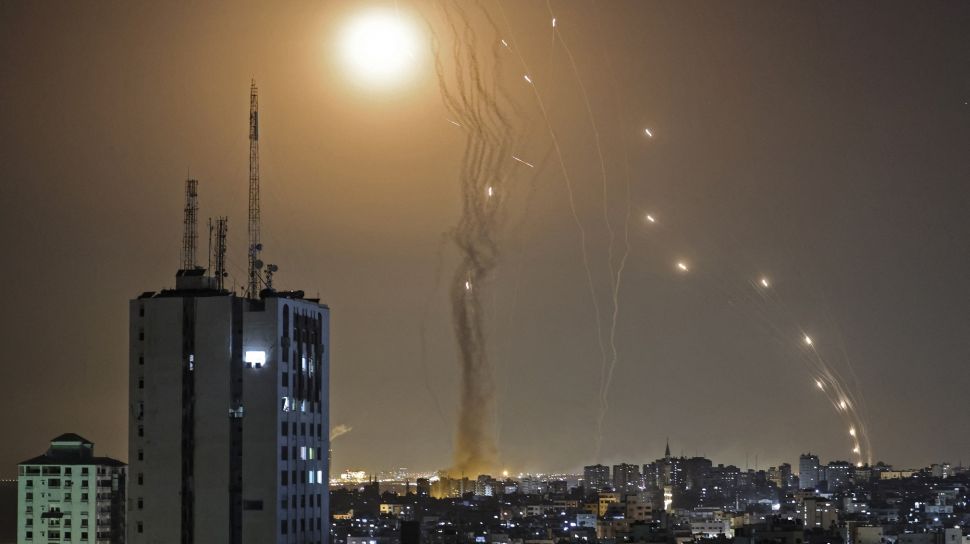 Iron Dome Israel Pukul Mundur Belasan Roket yang Diluncurkan Syiah Lebanon