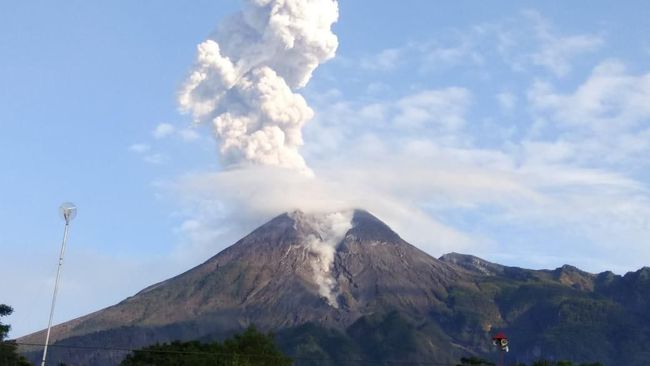 Kembali Erupsi, Gunung Merapi Luncurkan Awan Panas Guguran