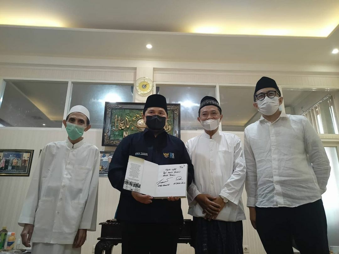 Kunjungi Ponpes Nurul Jadid, Menteri BUMN Resmikan Klinik dan Tinjau Vaksinasi