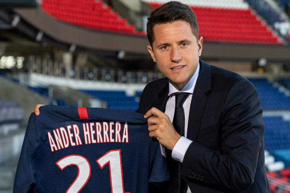 Ander Herrera Tertawakan Rumor Kepindahan Lionel Messi ke PSG