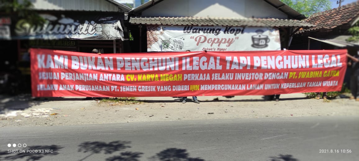 Rencana Pembongkaran Bangunan Telaga Ngipik Gresik, Spanduk Pedagang: Kami Penghuni Legal Bukan Ilegal