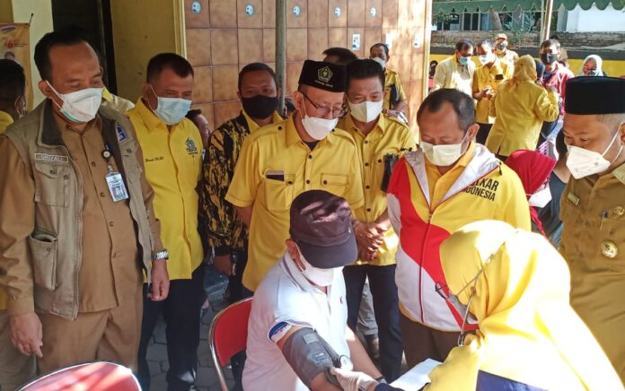 Sarmuji Puji Vaksinasi Covid-19 DPD Golkar Gresik