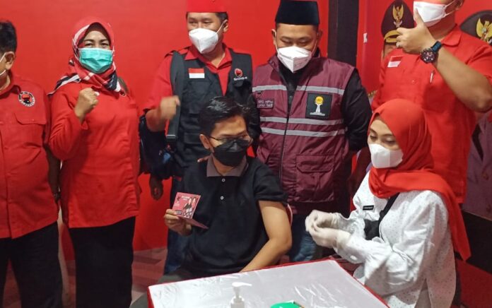 Berhadiah Kambing, PDIP Gresik Sukses Mendulang Antusias Warga Ikuti Vaksinasi Covid-19