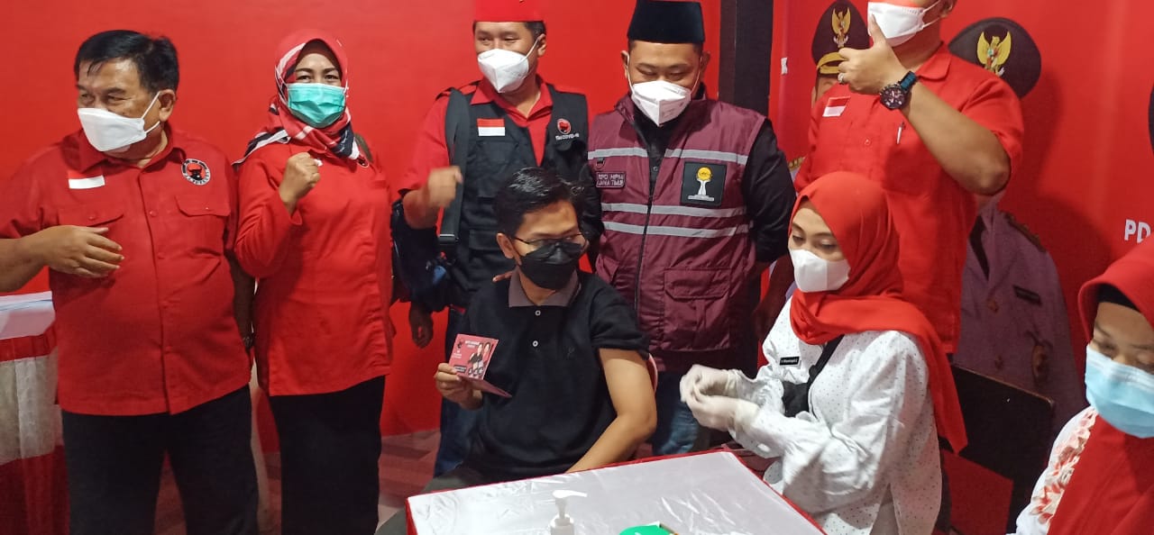 Berhadiah Kambing, PDIP Gresik Sukses Mendulang Antusias Warga Ikuti Vaksinasi Covid-19