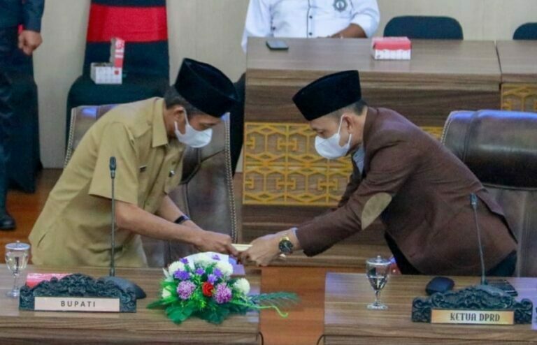 Paripurna Dewan, Bupati Pathul Bahri Berikan Jawaban Terhadap Pandangan Fraksi-Fraksi