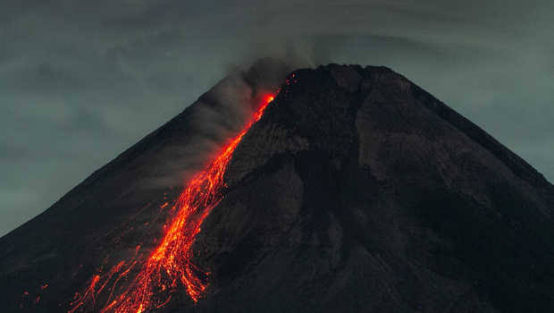 Gunung Merapi Keluarkan 18 Kali Guguran Lava Pijar