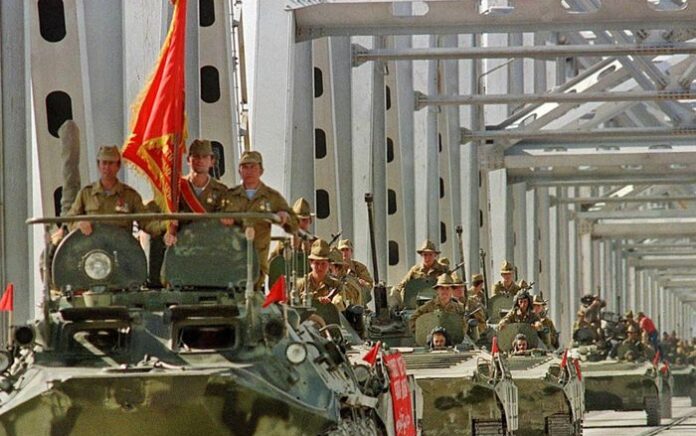 Carl Bildt: Pola Penarikan Uni Soviet dari Afghanistan Lebih Baik Ketimbang AS