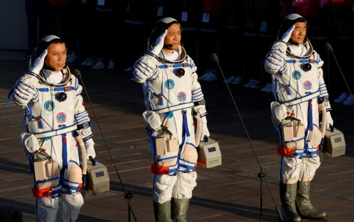 90 Hari di Luar Angkasa, Trio Astronot China Kembali ke Bumi