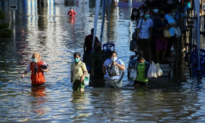 6 Orang Tewas dan 70.000 Rumah Terendam Banjir Akibat Badai Tropis di Bangkok