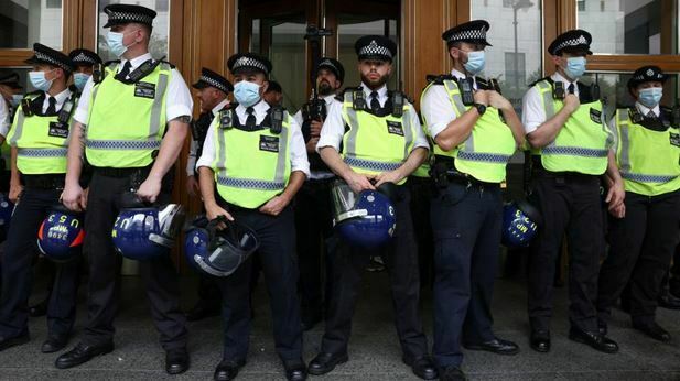 Protes Anti Vaksin London Ricuh, 5 Polisi Terluka