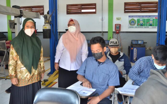 Hari Kedua, Giliran Wabup Gresik Tinjau PTM Terbatas di SMP Islamic Qon