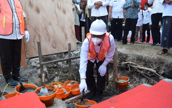 Pembangunan Gedung Baru MUI Gresik Dimulai, Bupati Gus Yani Letakkan Batu Pertama