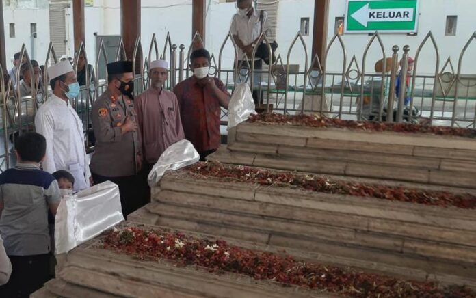 Awali Tugas di Polres Gresik, AKBP Muchamad Nur Azis Berziarah Makam Auliya