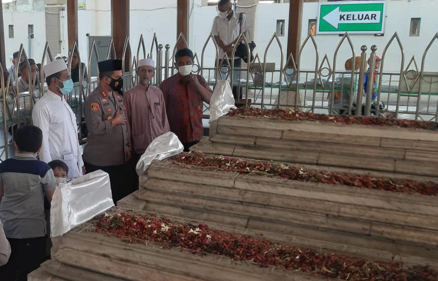 Awali Tugas di Polres Gresik, AKBP Muchamad Nur Azis Berziarah Makam Auliya