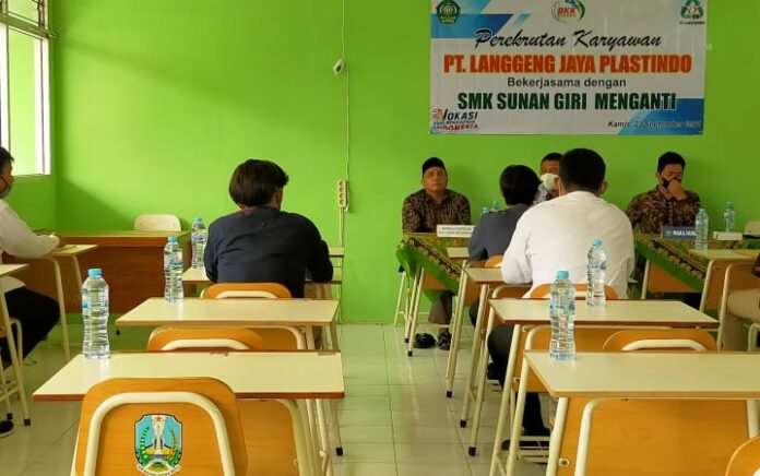 SMK Sunan Giri Menganti Gandeng Perusahaan, Rekrut Alumni Jadi Karyawan