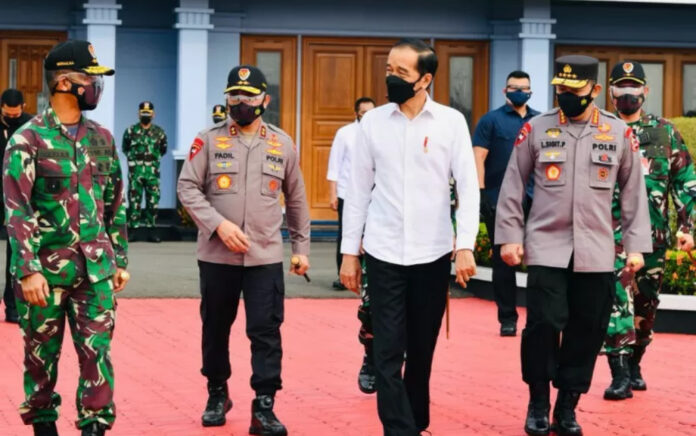 Presiden Tinjau Vaksinasi dan Resmikan Bendungan di Jawa Timur